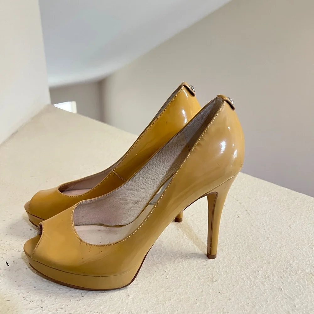 Michael Kors Womens York Pump Size 6.5 Tan Nude Leather Platform Heel Dress Shoe
